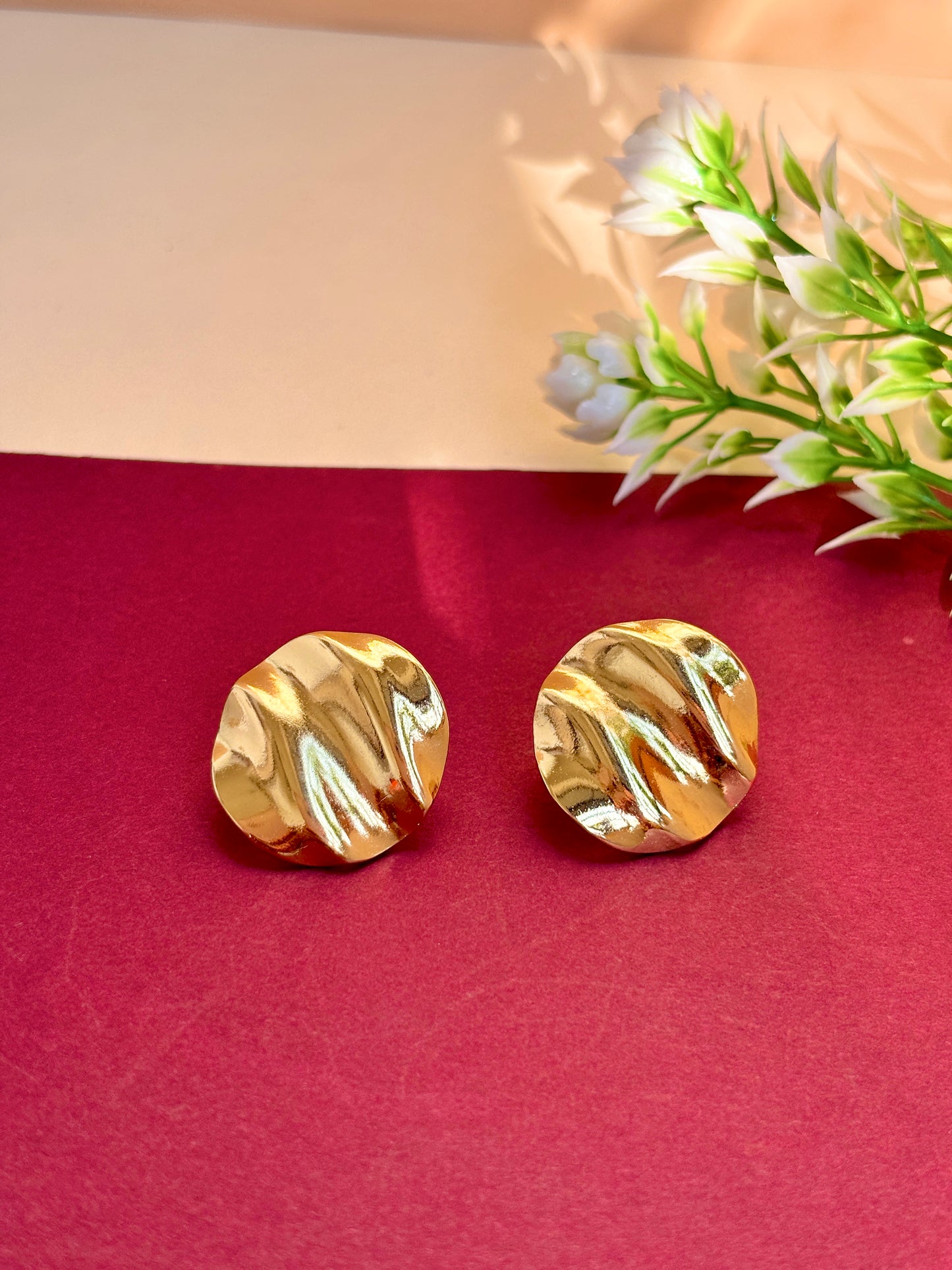 Melted gold Round earring