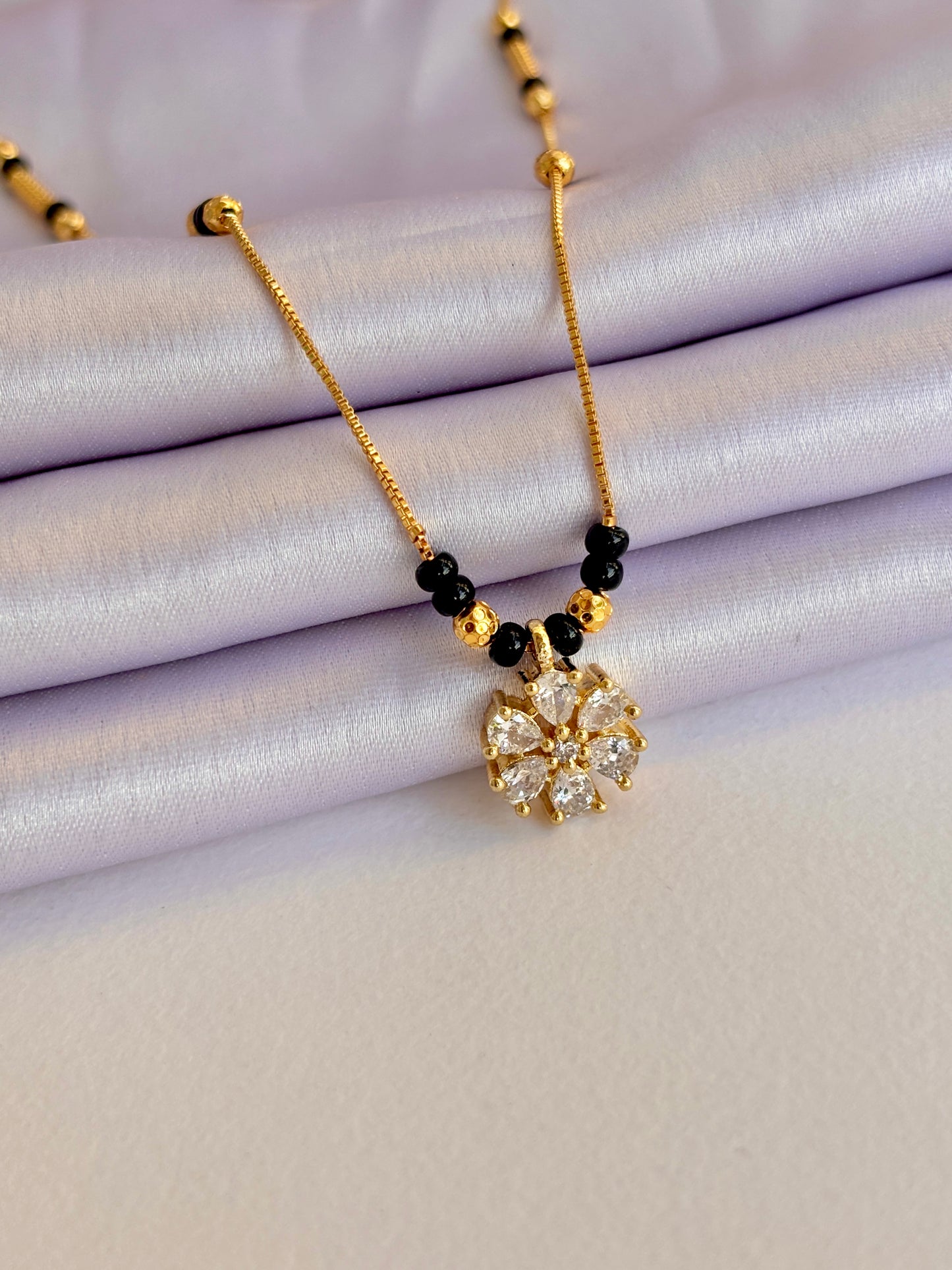 Zuri box chain modern mg