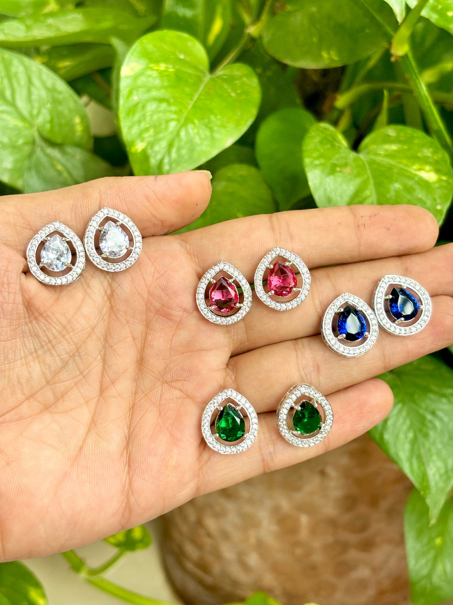 pear diamond stud