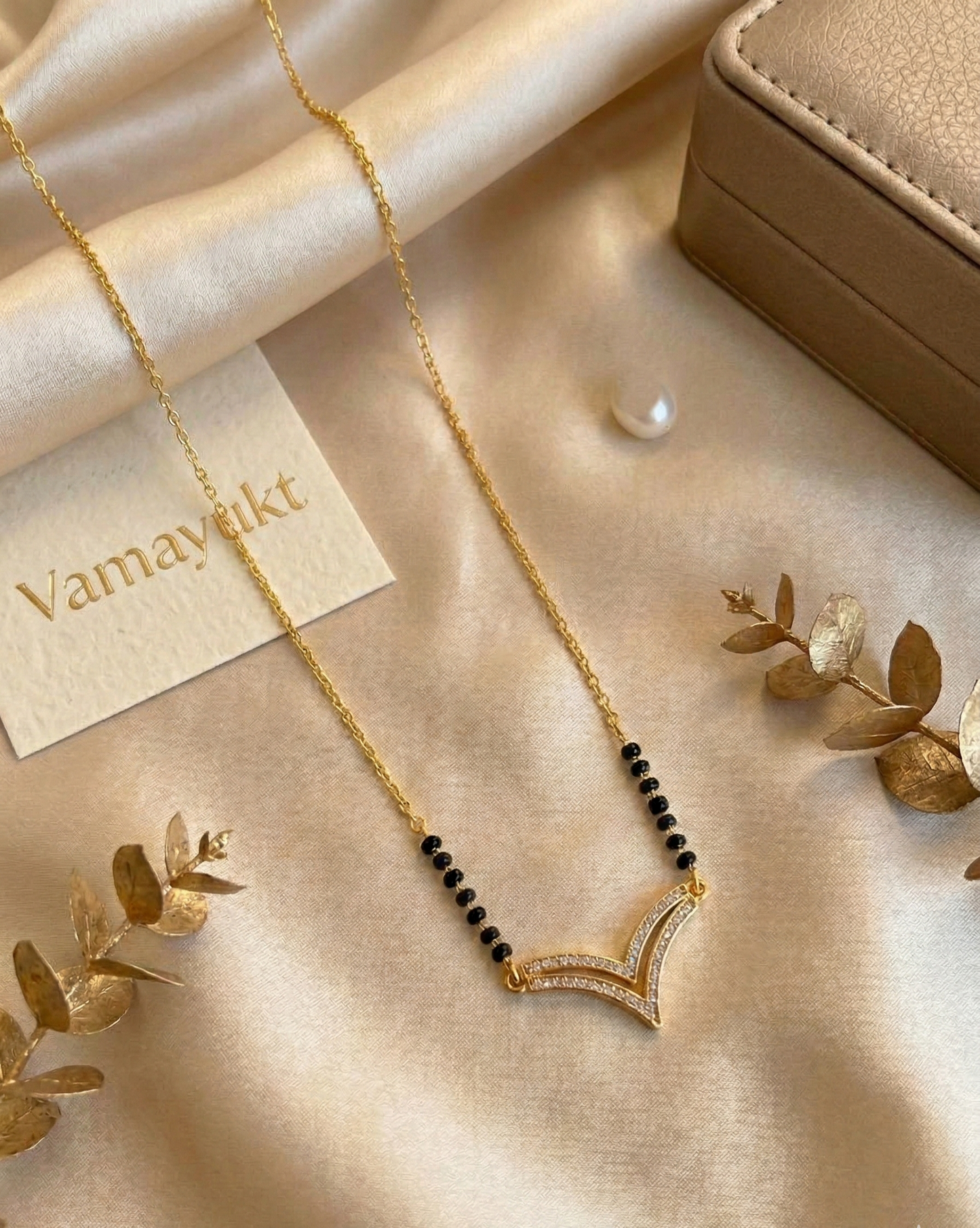 Aura V modern mangalsutra