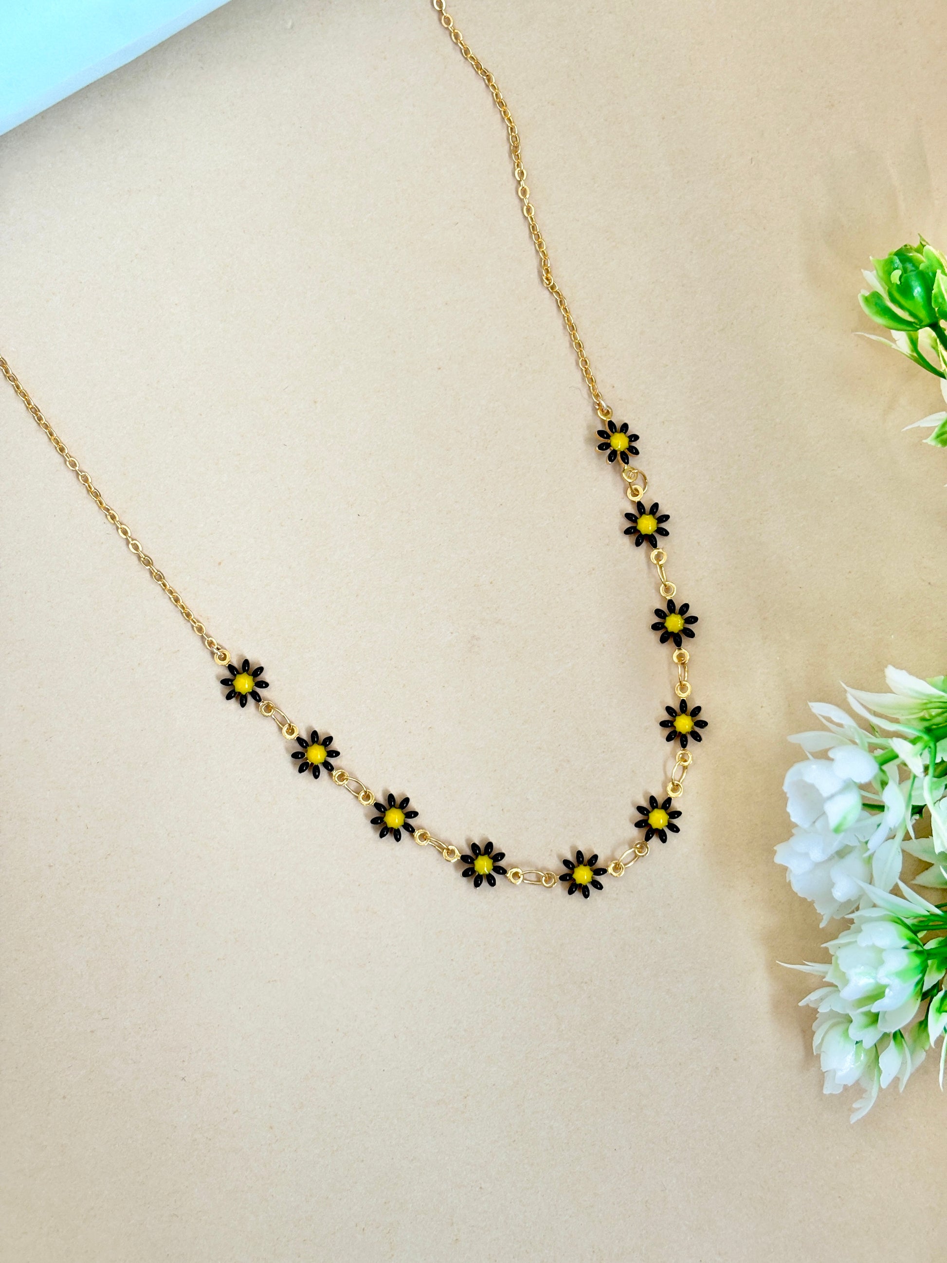 Black daisy necklace