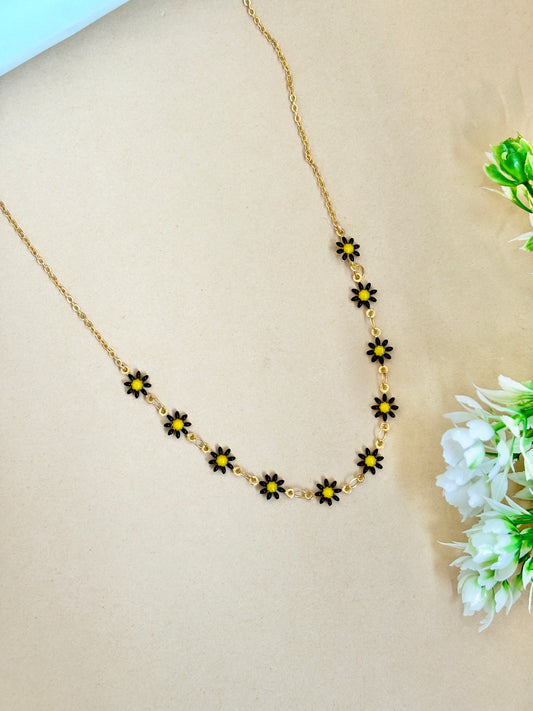 Black daisy necklace