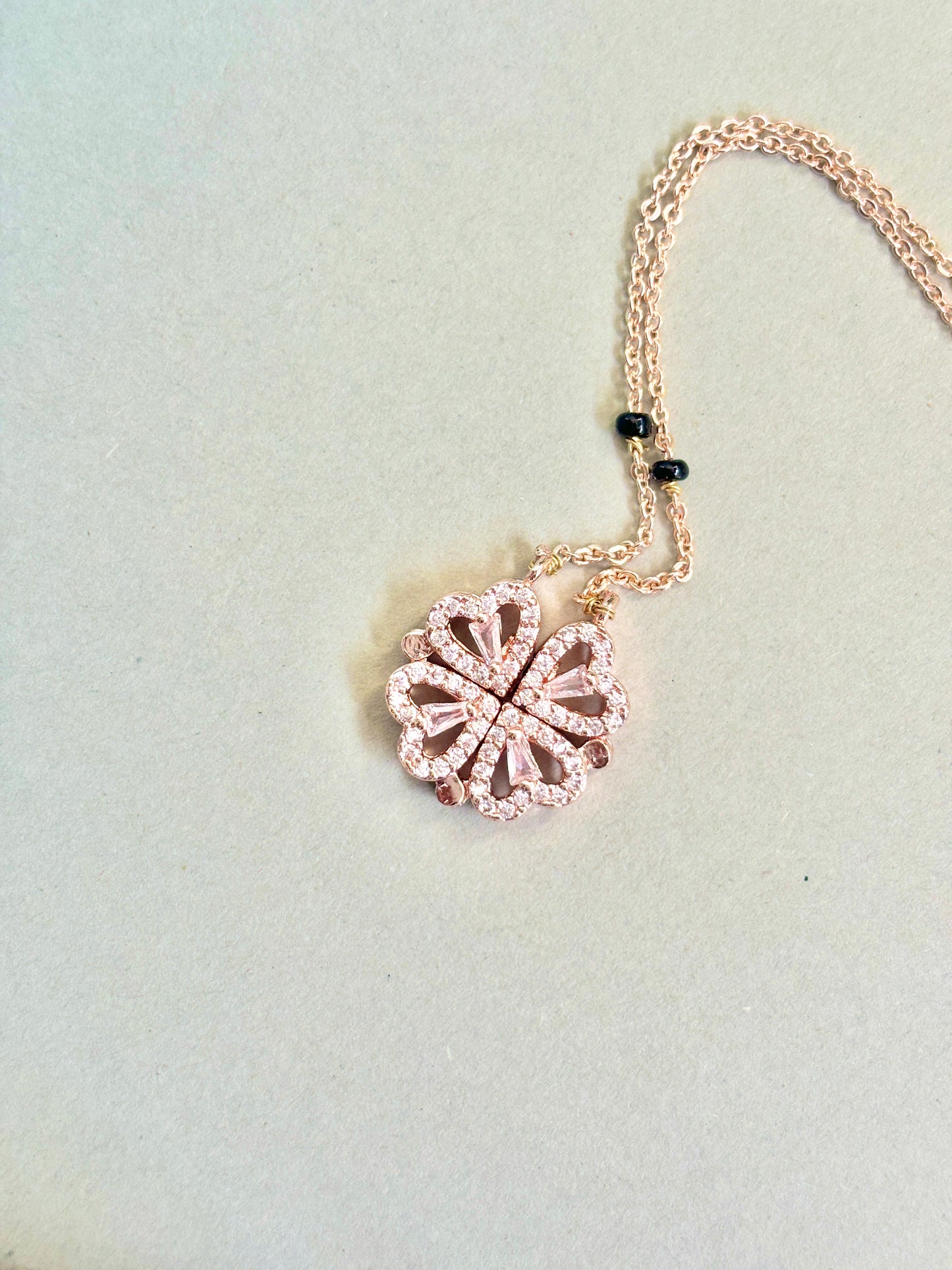 Clower Magnet Mangalsutra