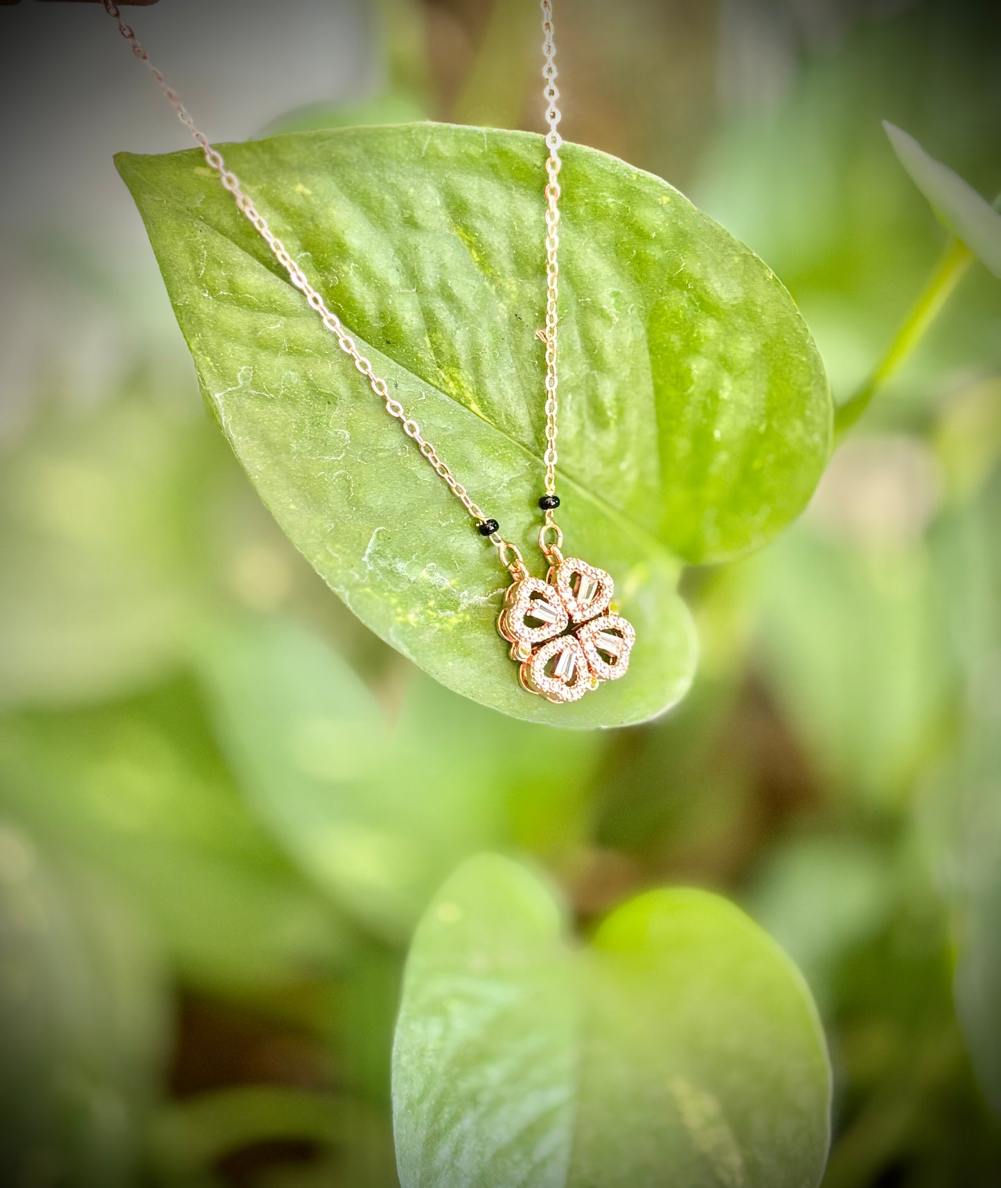 Clower Magnet minimal mangalsutra