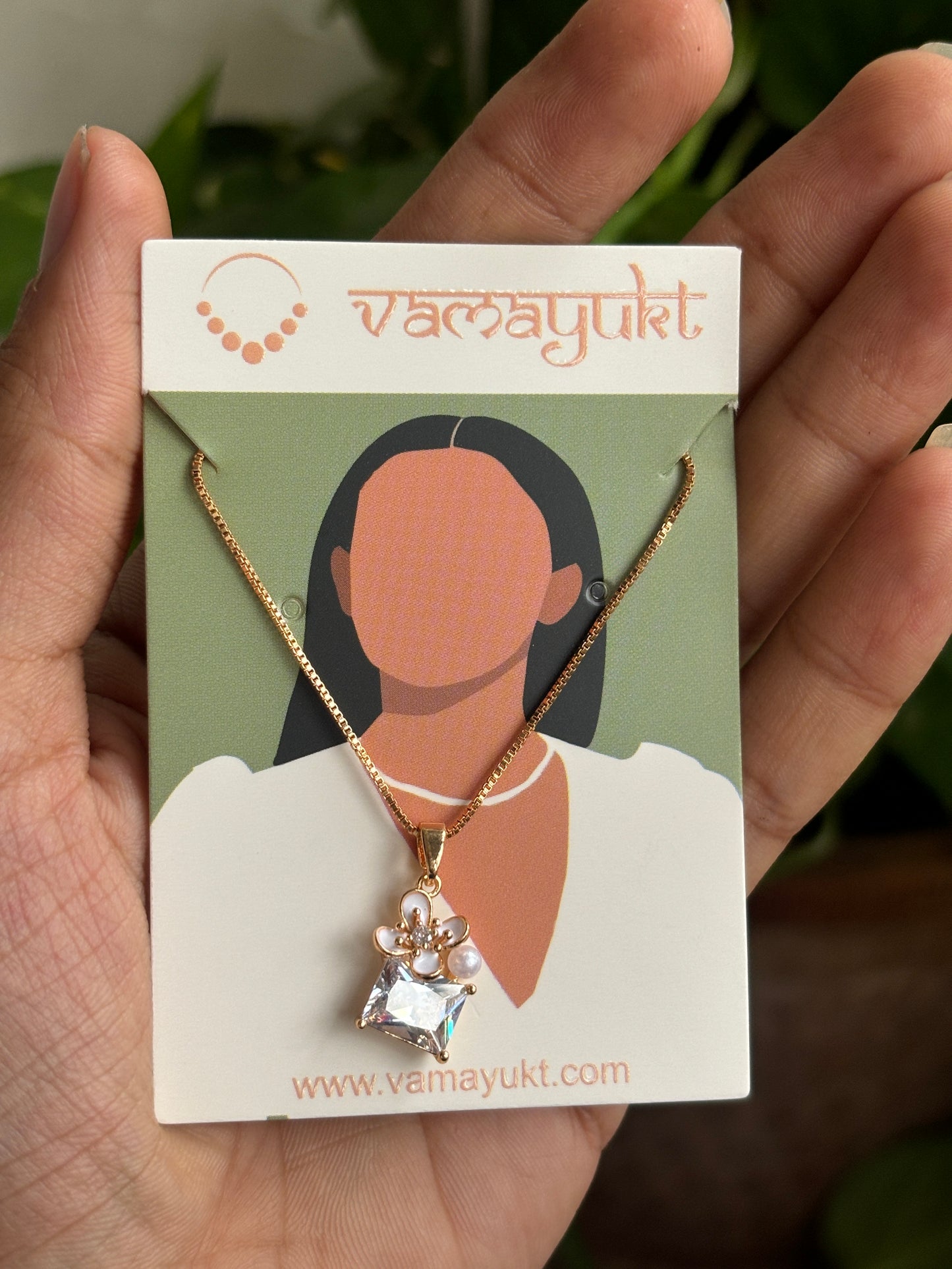 Emerald bloom necklace