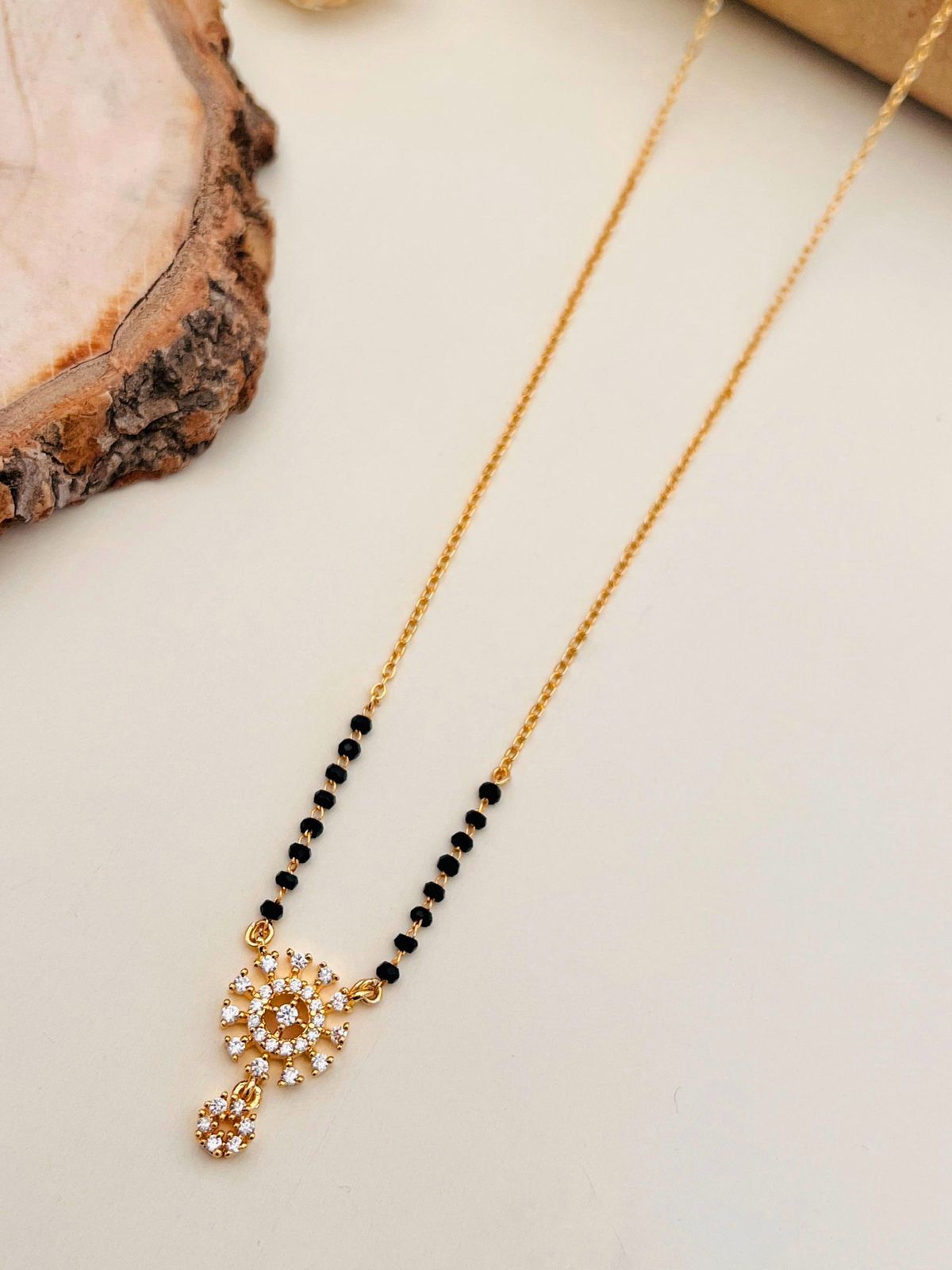 Kaya Minimal Mangalsutra