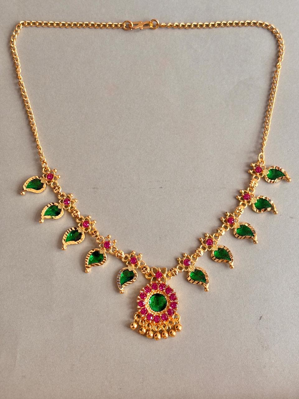 Kanshi ruby green necklace