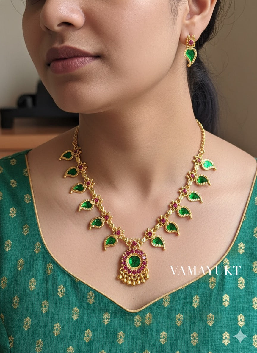 Kanshi ruby green necklace