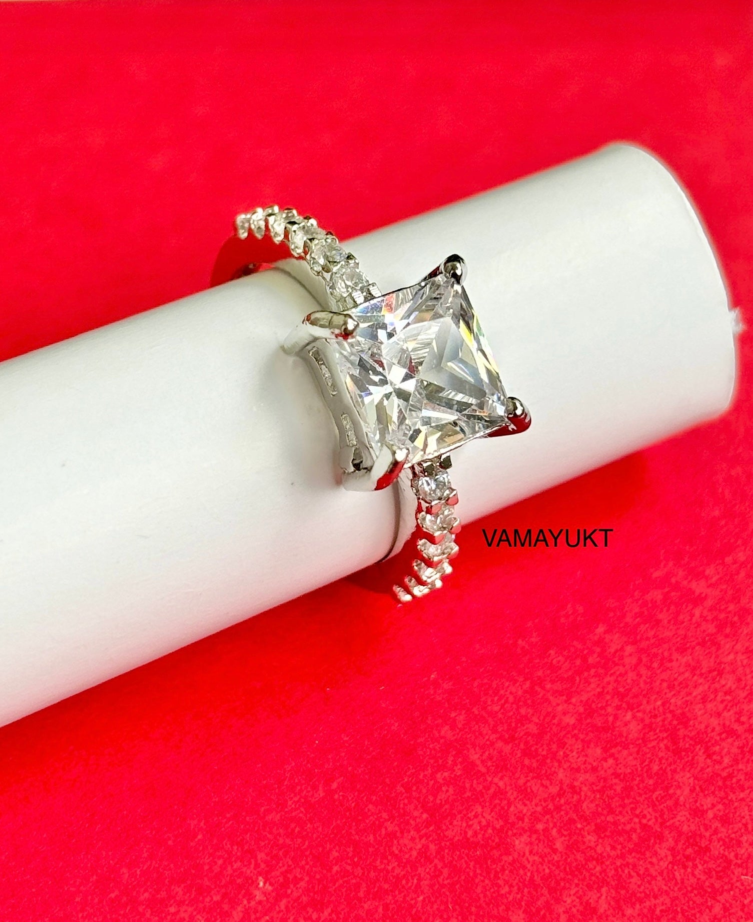 Luster solitaire ring  silver