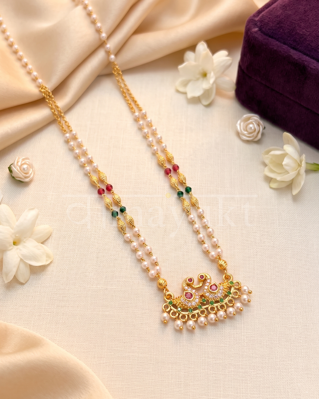 Peacock pearl necklace