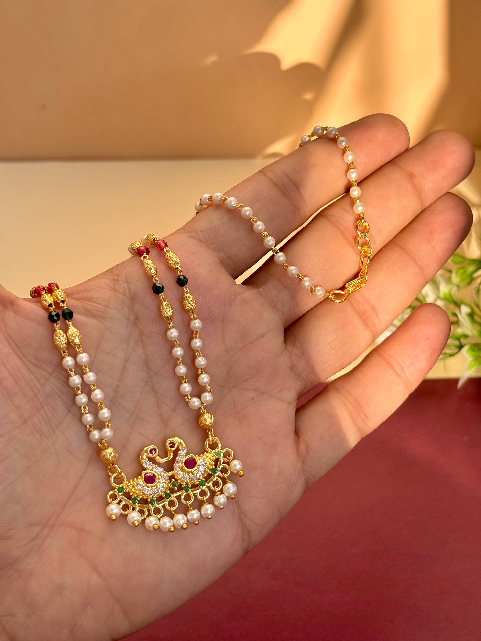 Peacock pearl necklace