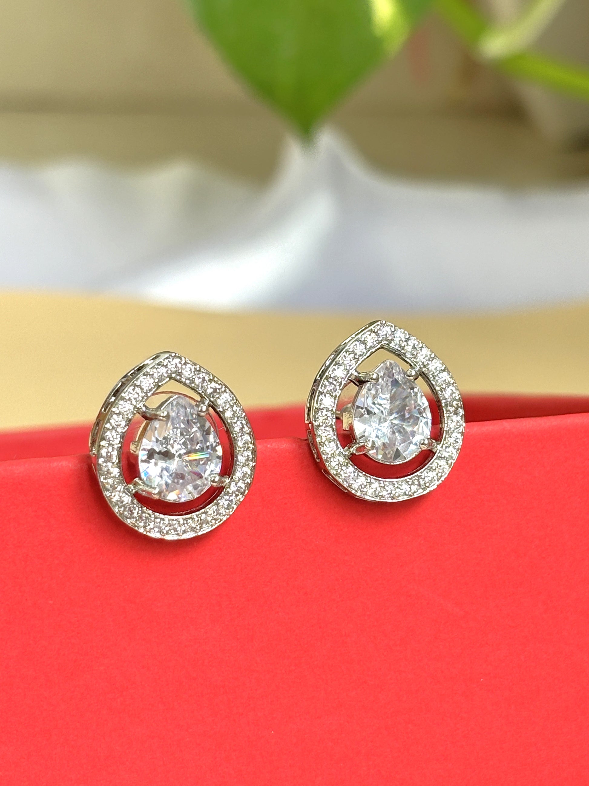 Pear white diamond studd