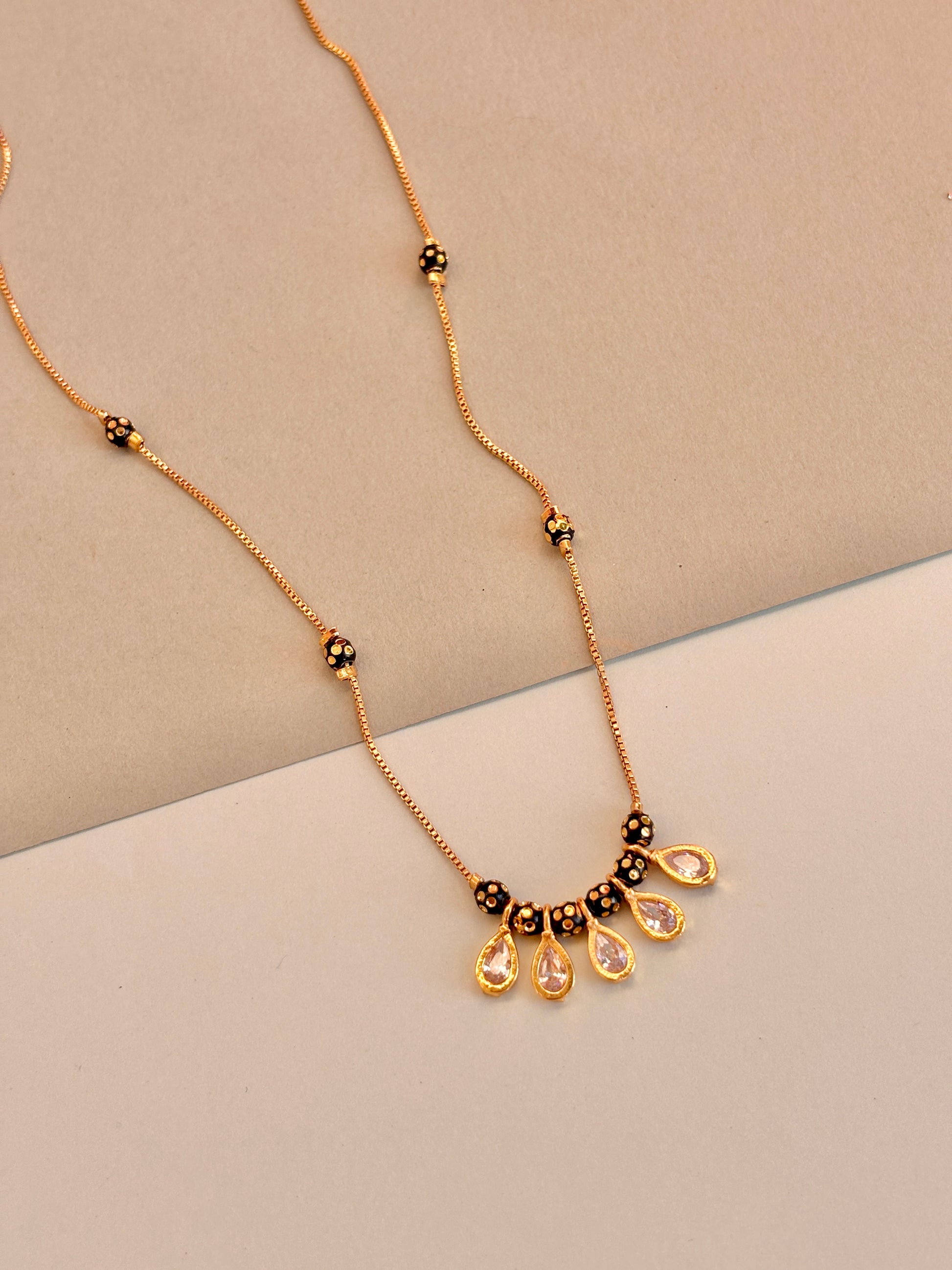 sana modern chain mangalsutra