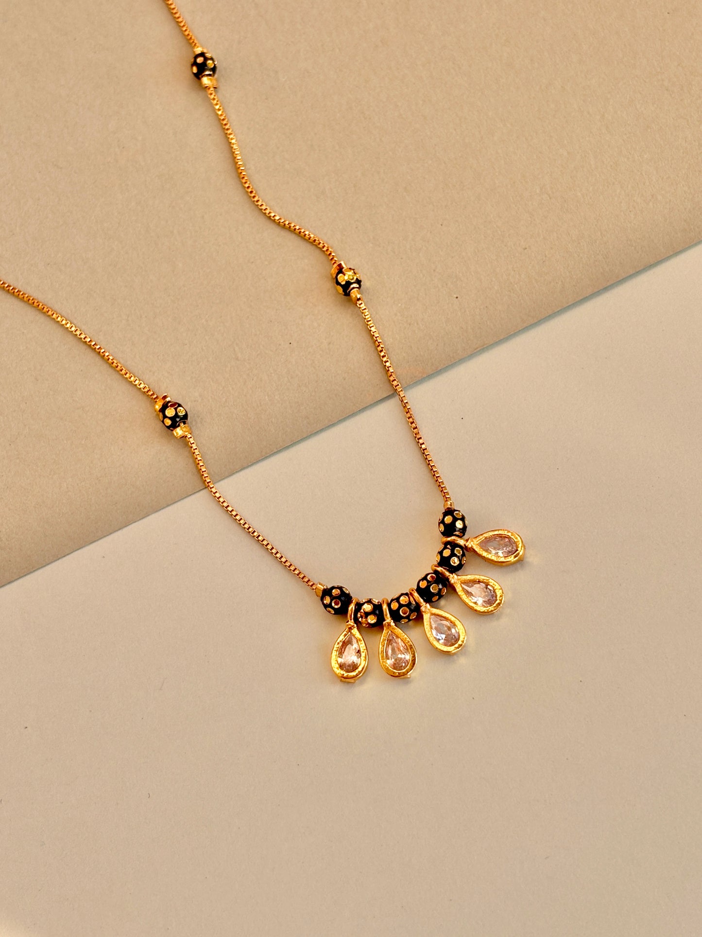 sana modern chain mangalsutra