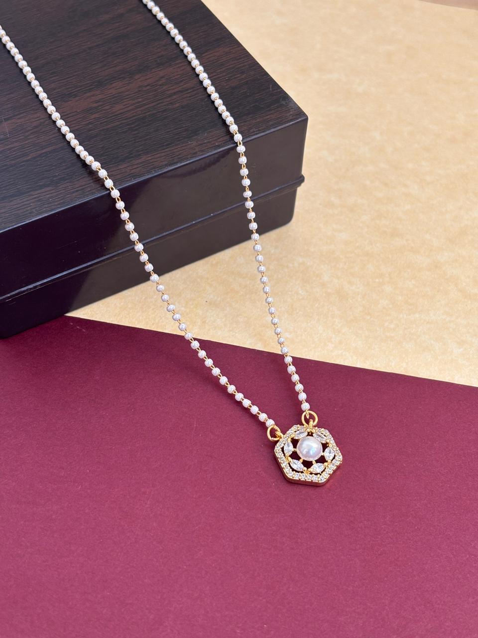 Sasha pearl necklace