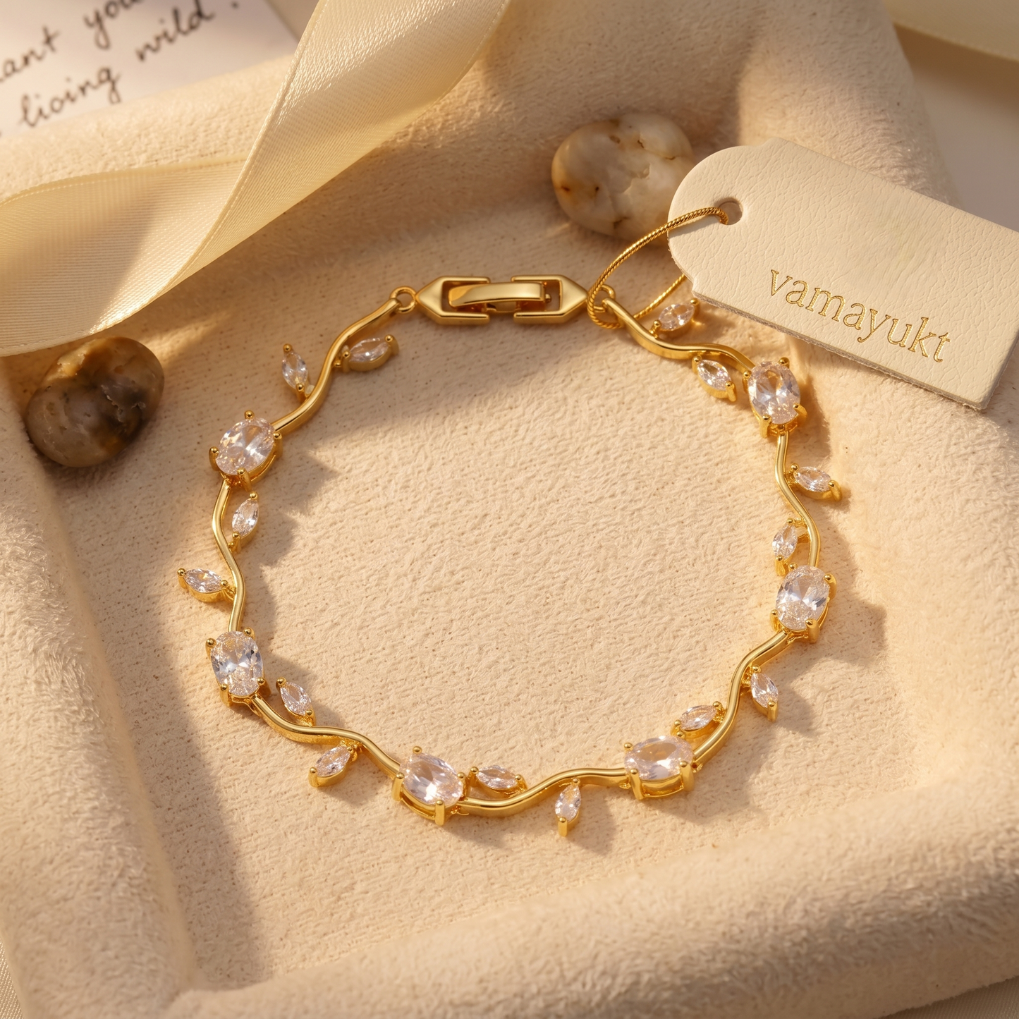 Tulip bracelate white