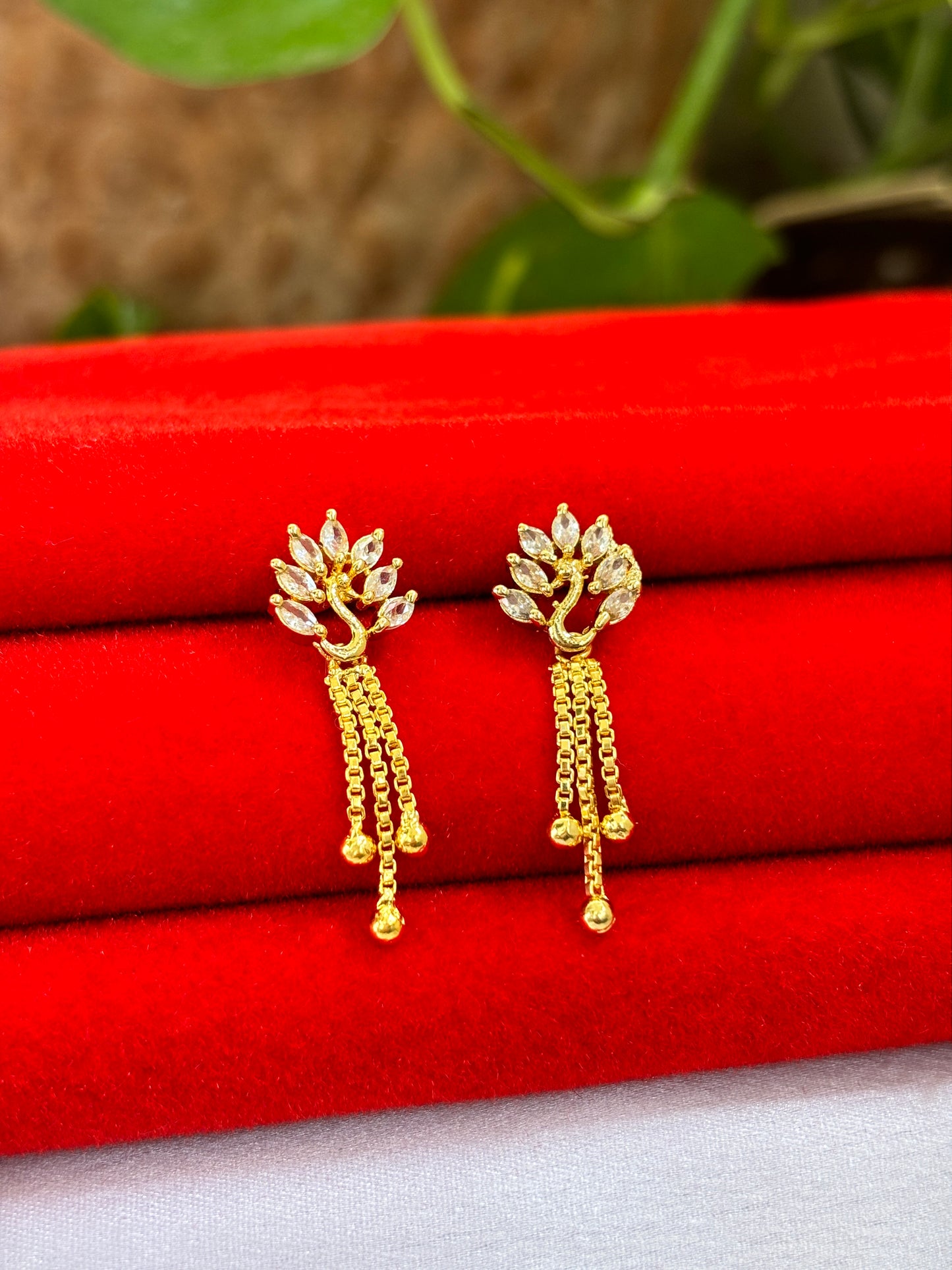 flaunty peacock earirng