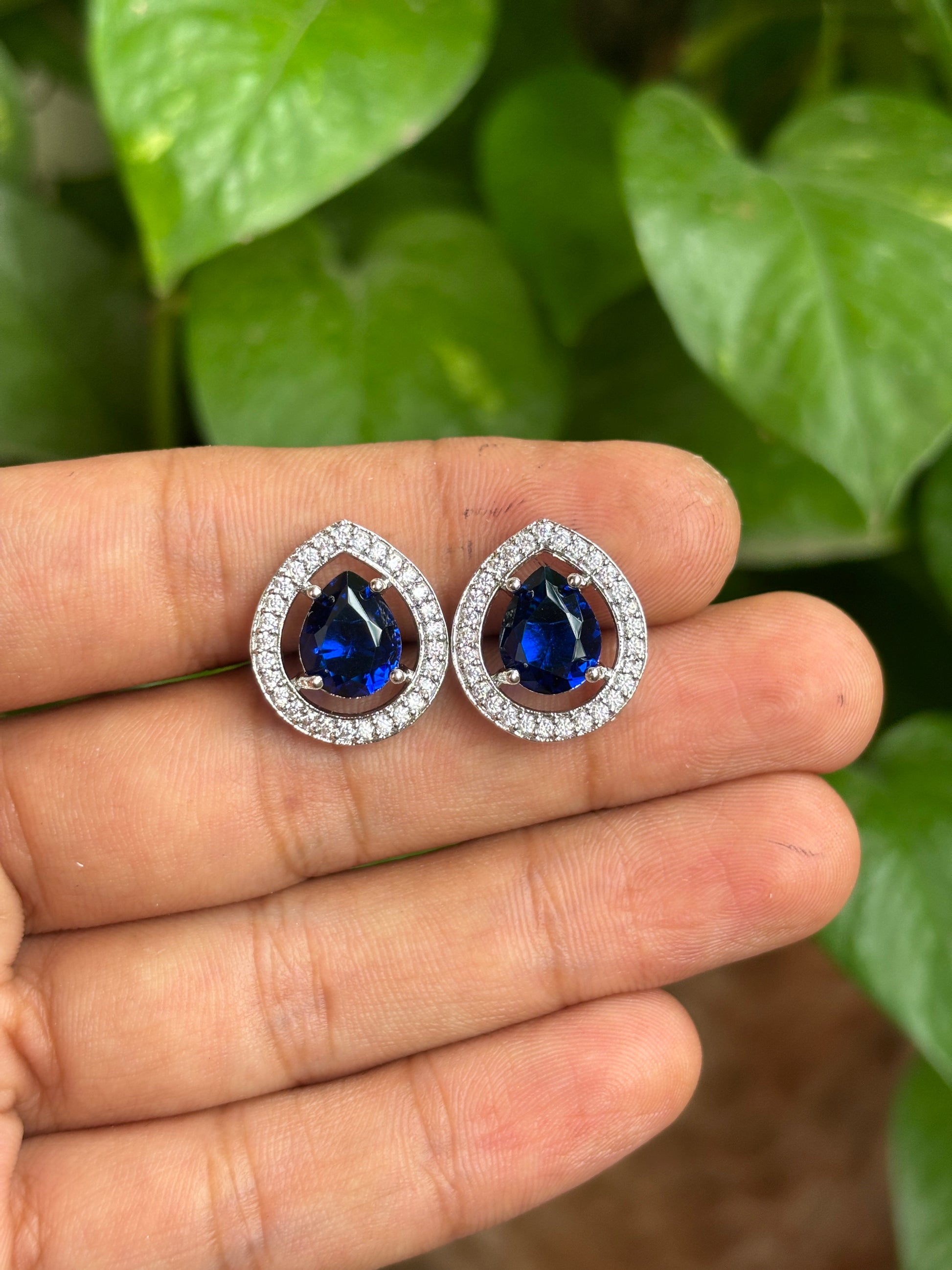 pear diamond stud