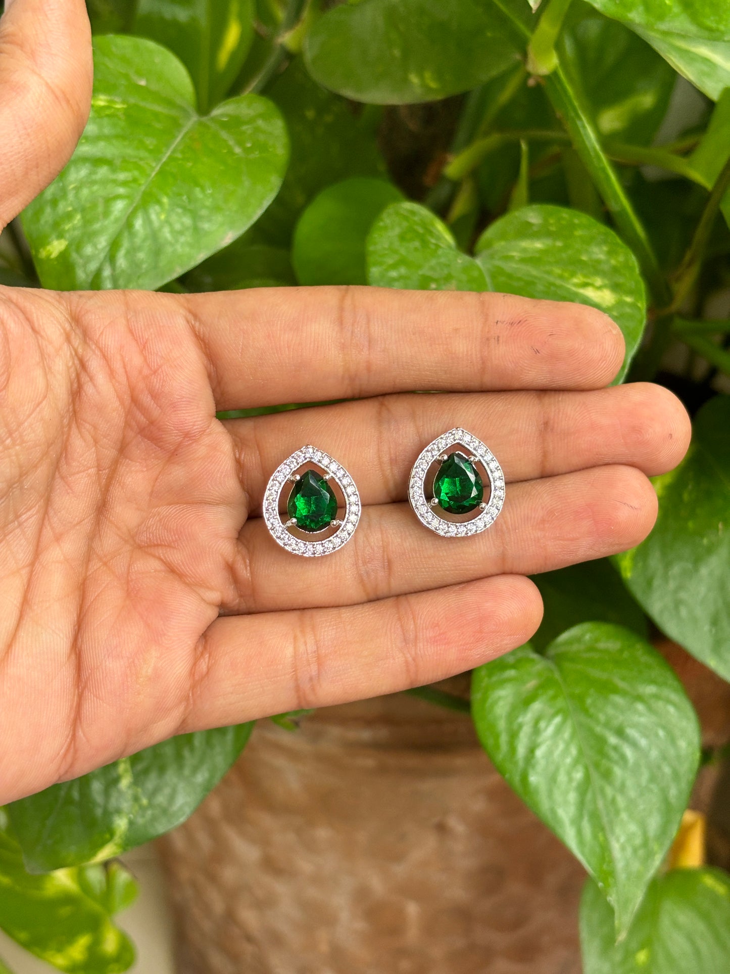 pear diamond stud