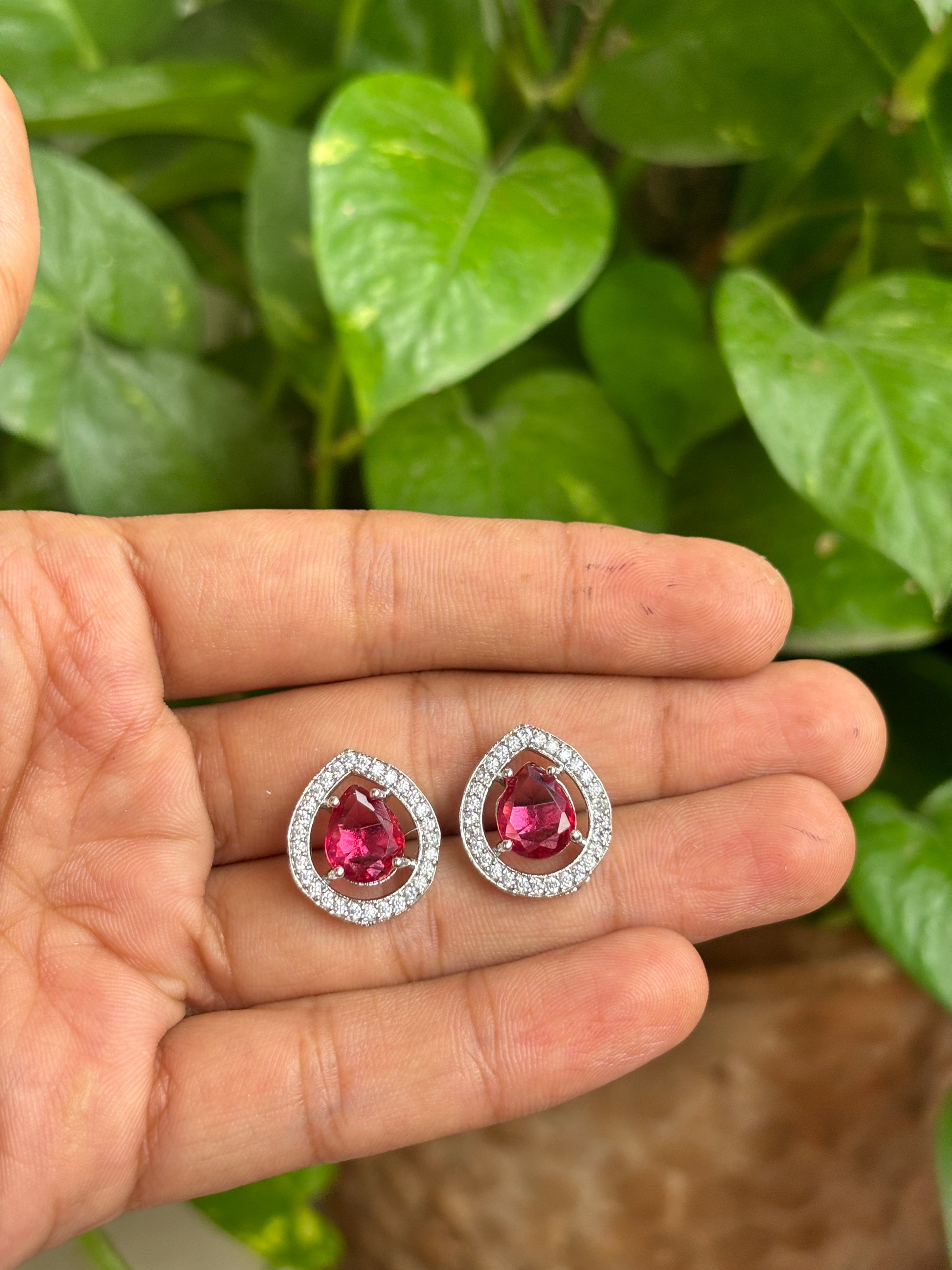 pear diamond stud